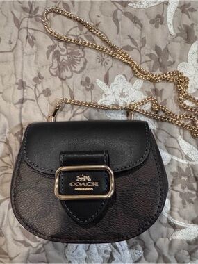 Coach Signature Mini Crossbody with removable Chain! WILL NOT COME WITH CHAIN!!!